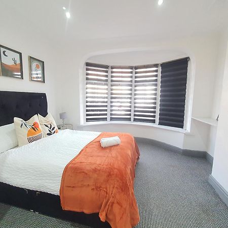 Only Family Groups - Pets Stay For Free - Sleeps 8 - Sofabed Blackpool Dış mekan fotoğraf