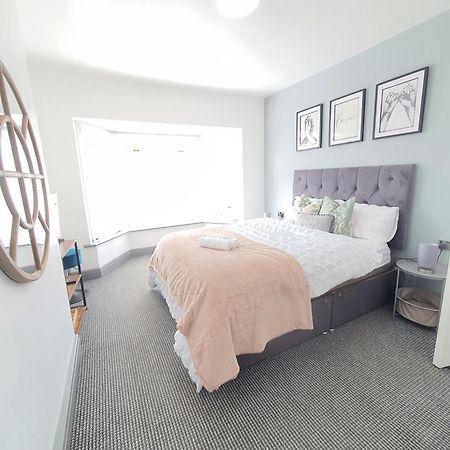 Only Family Groups - Pets Stay For Free - Sleeps 8 - Sofabed Blackpool Dış mekan fotoğraf