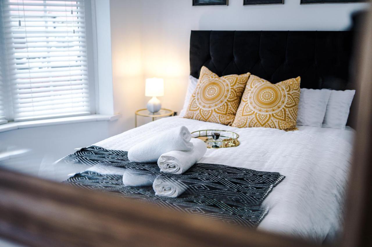 Only Family Groups - Pets Stay For Free - Sleeps 8 - Sofabed Blackpool Dış mekan fotoğraf