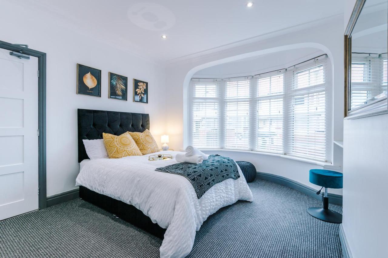 Only Family Groups - Pets Stay For Free - Sleeps 8 - Sofabed Blackpool Dış mekan fotoğraf