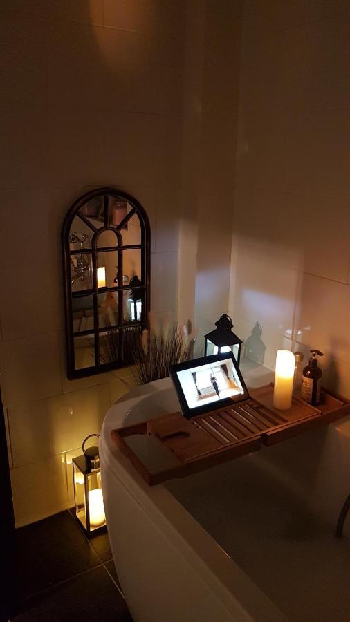 Only Family Groups - Pets Stay For Free - Sleeps 8 - Sofabed Blackpool Dış mekan fotoğraf